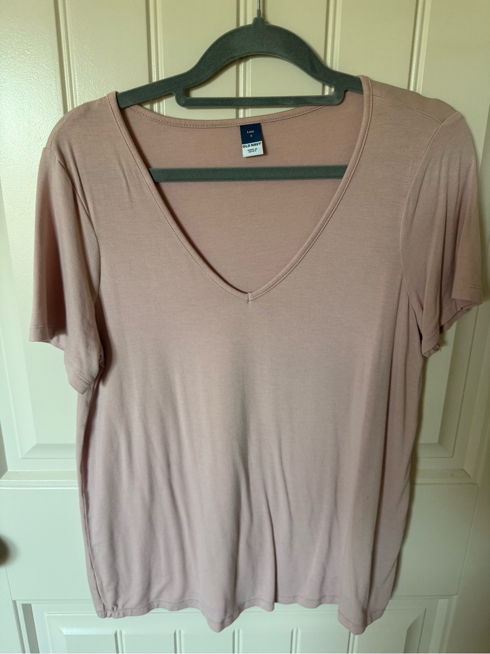 Old Navy Women's V-Neck Luxe Tee in Dusty Rose